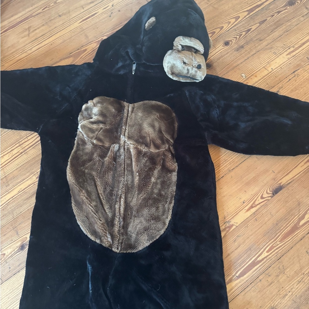Well designed Gorilla costume